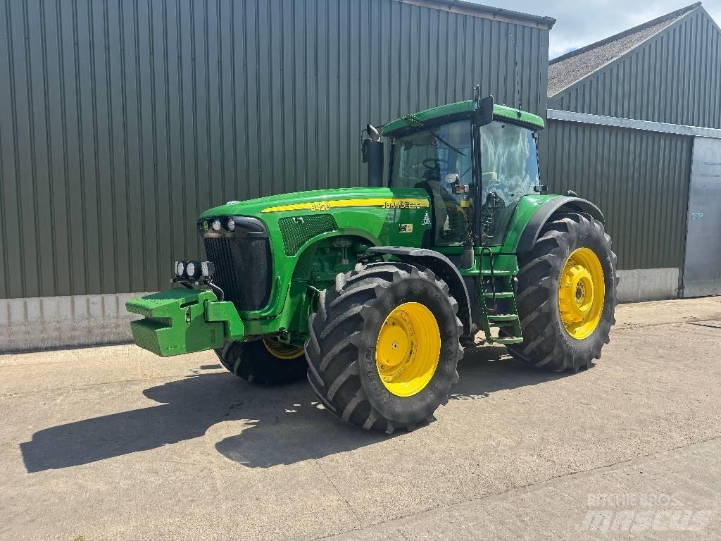 John Deere 8420 الجرارات