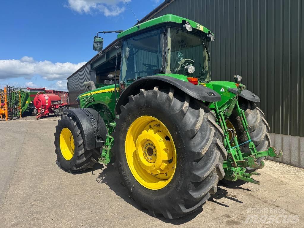 John Deere 8420 الجرارات