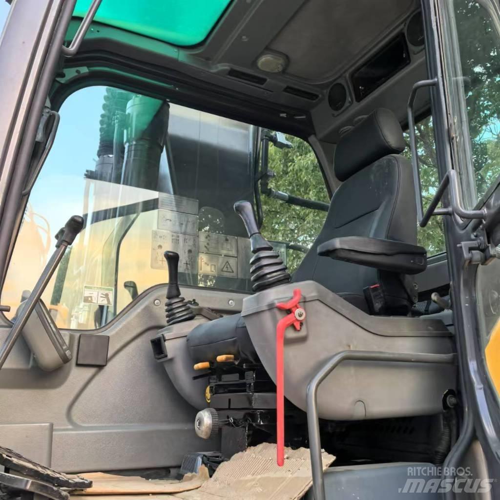 Volvo EC 210 D حفارات وسط 7 طن - 12 طن