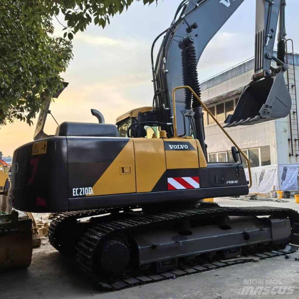 Volvo EC 210 D حفارات وسط 7 طن - 12 طن
