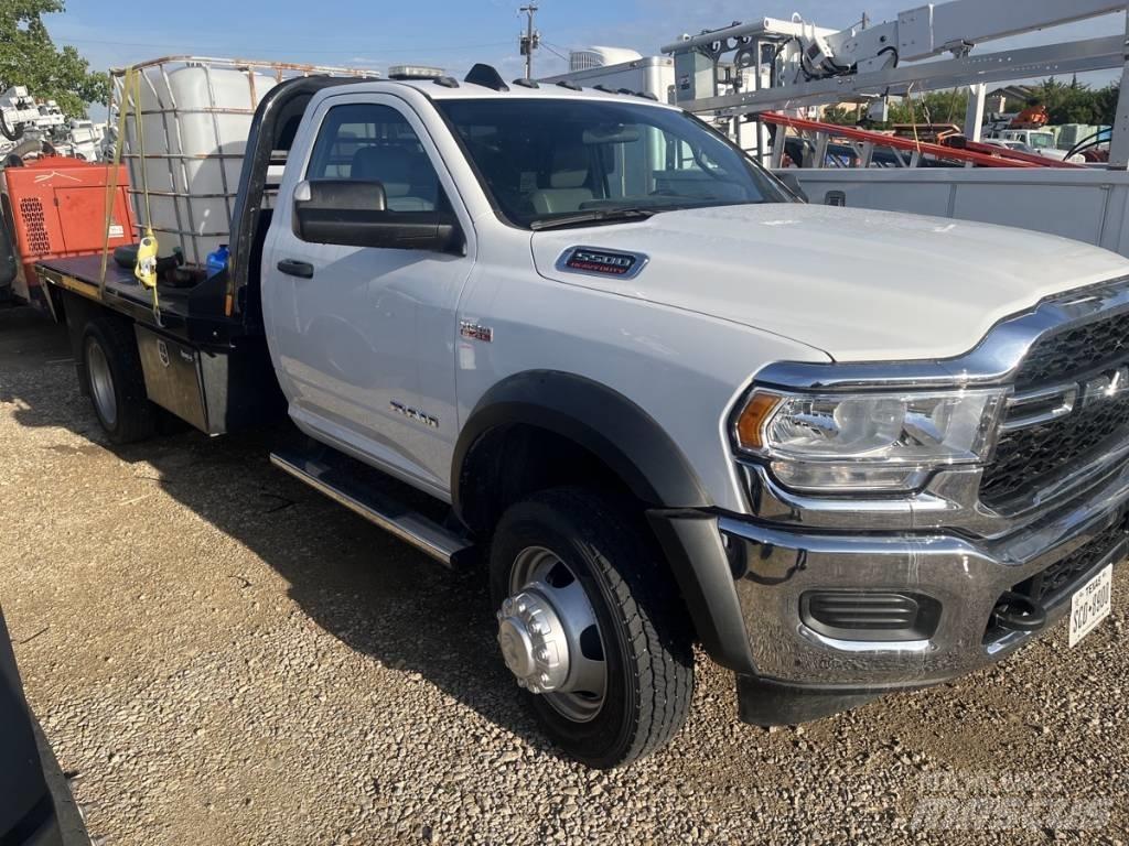 RAM 5500 شاحنات مسطحة/مفصلية الجوانب