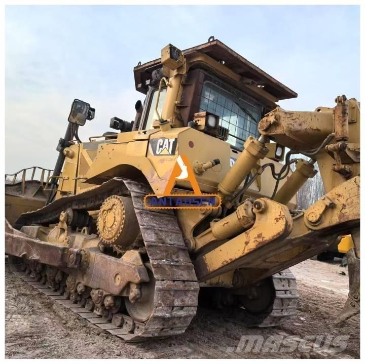 CAT D 8 T بلدوزرات مجنزرة