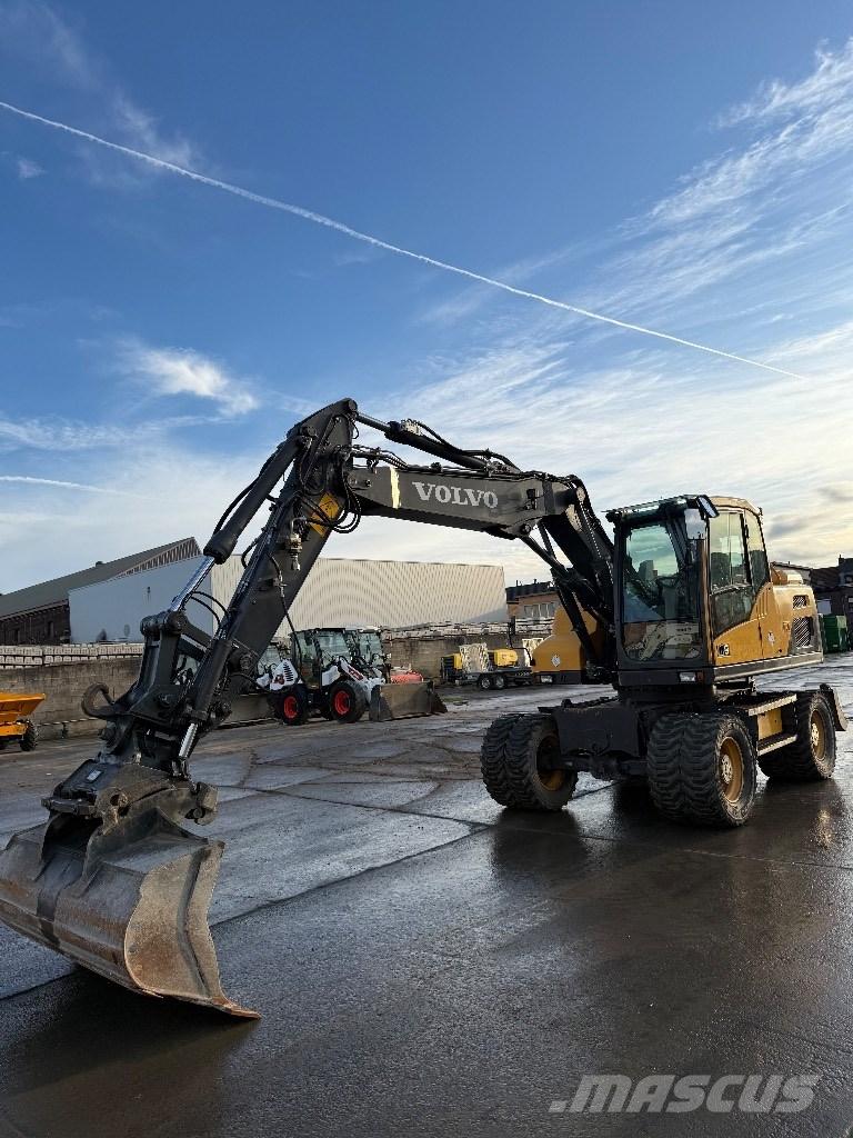 Volvo EW 140 D حفارات بعجل