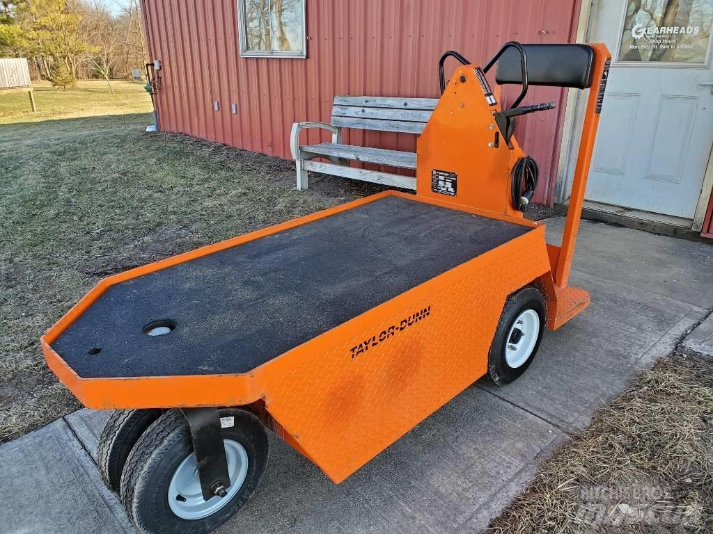 Taylor-Dunn SC100 شاحنة قاطرة