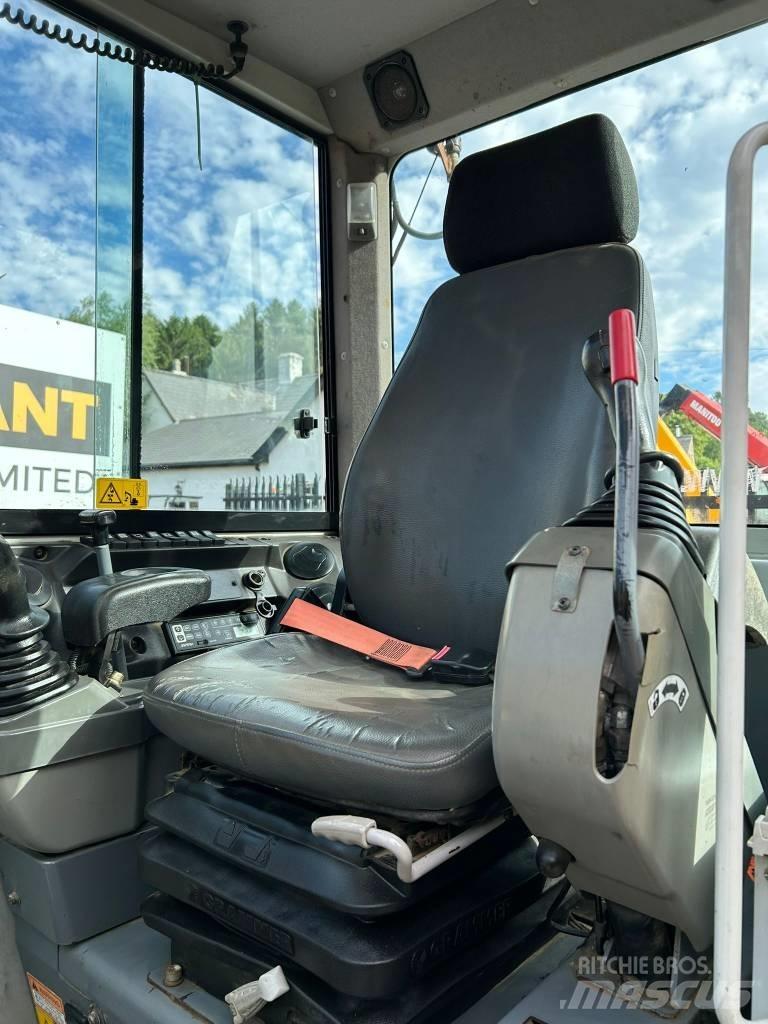 Takeuchi TB 230 حفارات صغيرة أقل من 7 طن (حفارات صغيرة)