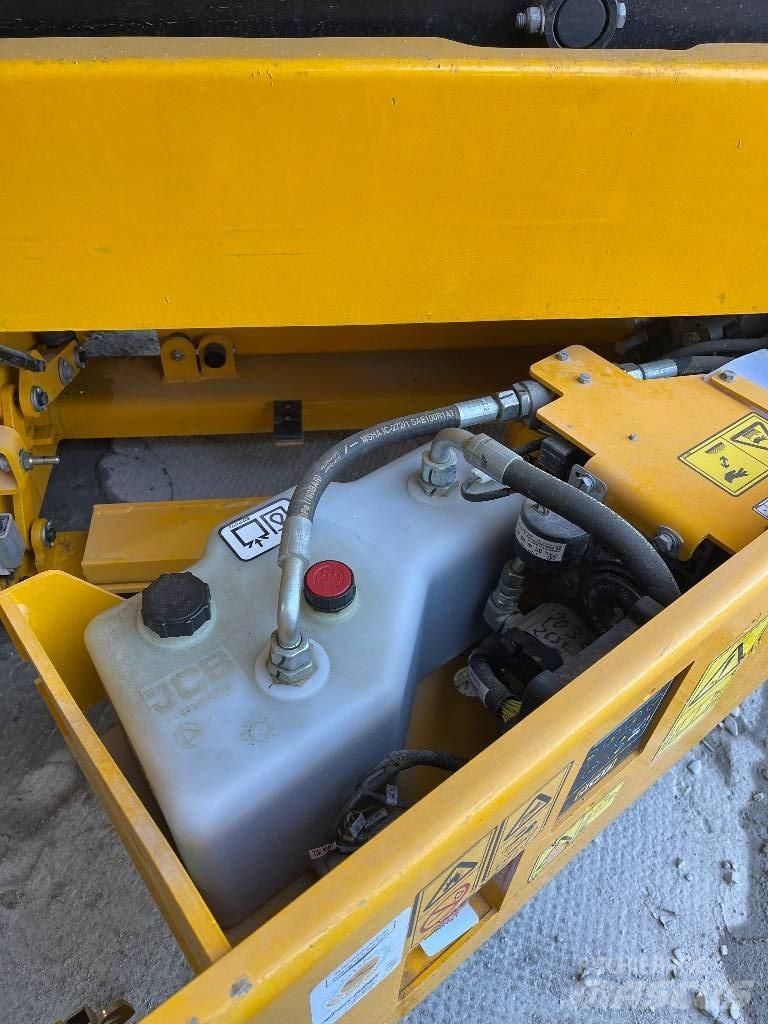 JCB S 2032 E رافعات مقصية الشكل