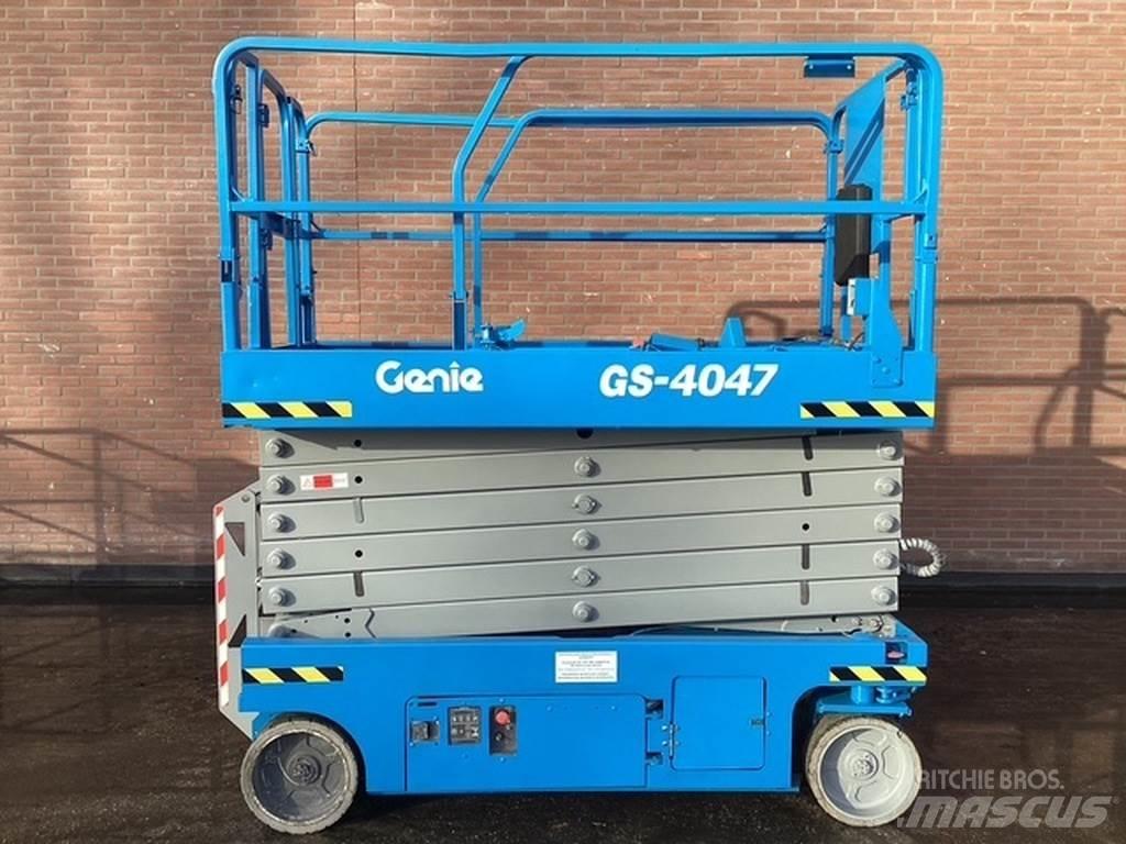 Genie GS4047 رافعات مقصية الشكل