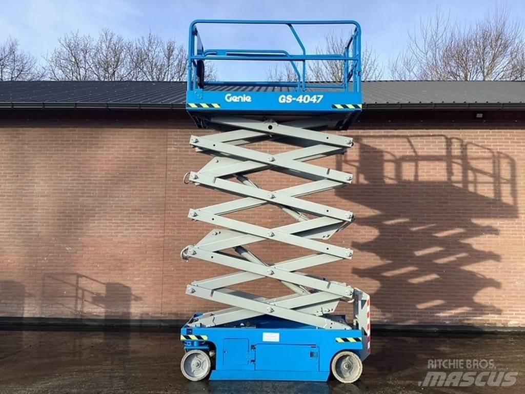 Genie GS4047 رافعات مقصية الشكل
