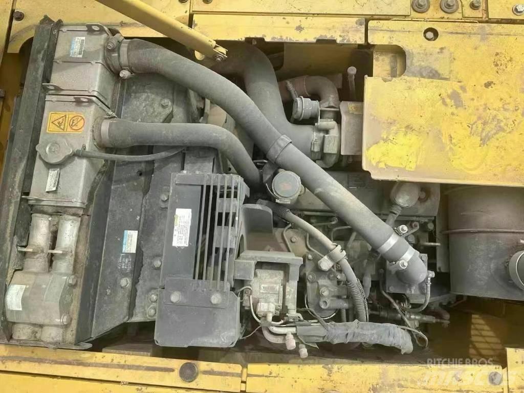 Komatsu PC 130 حفارات زحافة