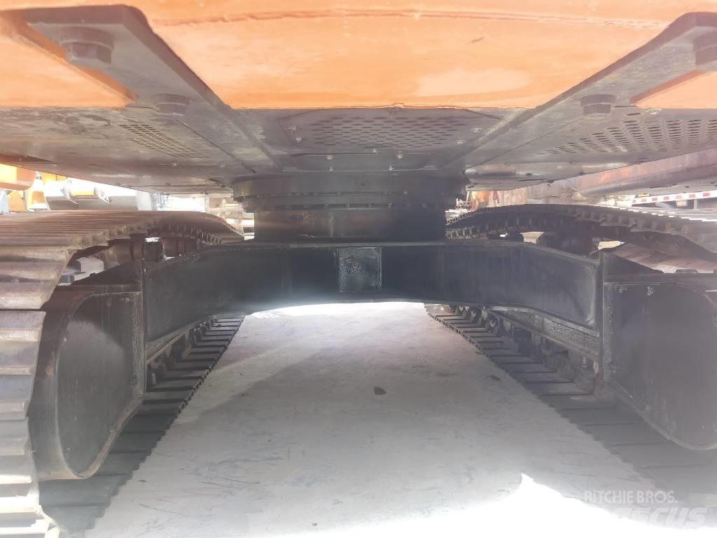 Hitachi ZX 210 حفارات زحافة