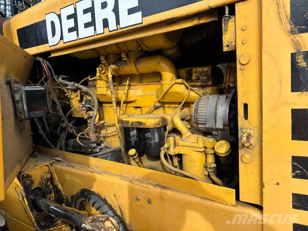 John Deere 640 D ساحبات الأشجار
