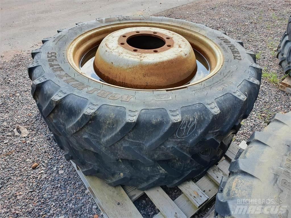 BKT 270/95R32 x2 الإطارات والعجلات والحافات