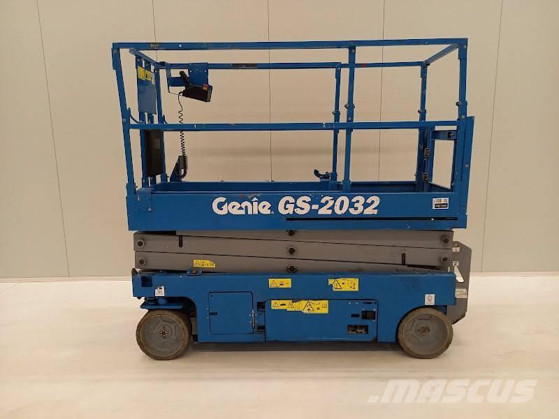 Genie GS 2032 رافعات مقصية الشكل