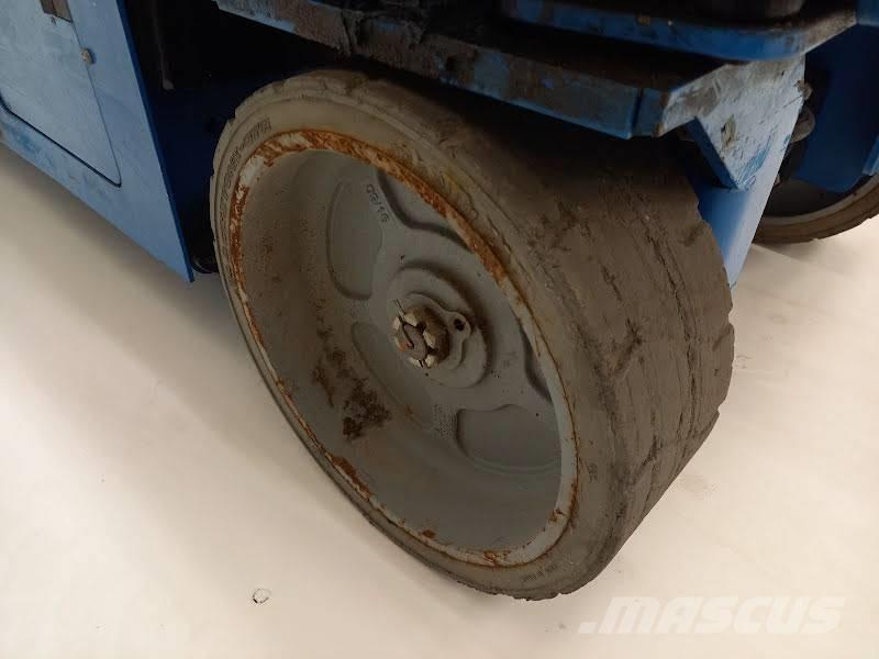 Genie GS 2032 رافعات مقصية الشكل