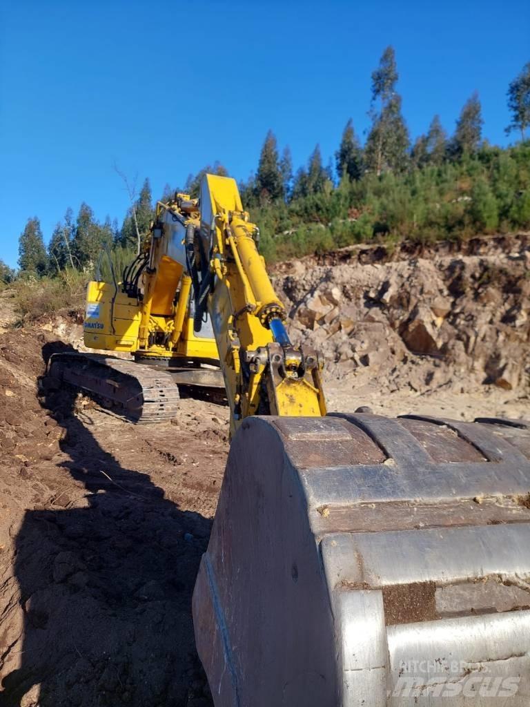 Komatsu PC 228 LC-3 حفارات زحافة