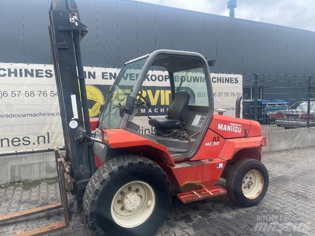 Manitou MC 30 شاحنات الطرق الوعرة
