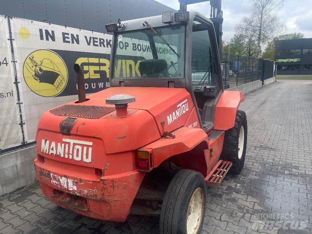 Manitou MC 30 شاحنات الطرق الوعرة