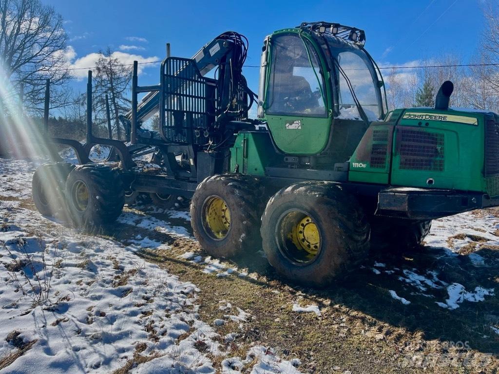 John Deere 1110 E شاحنات