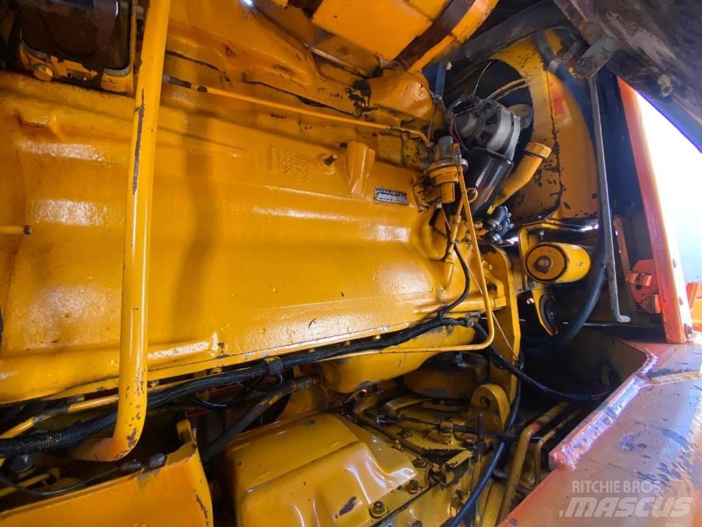 John Deere 570 A معدات تمهيد الطرق
