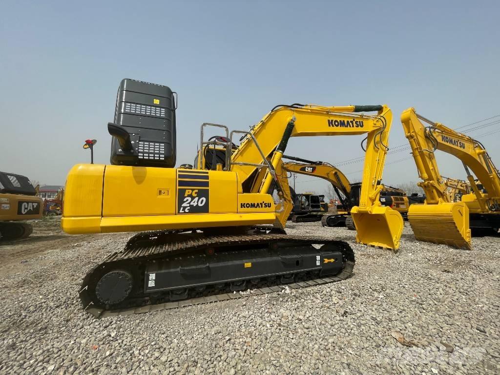 Komatsu PC 240 حفارات زحافة
