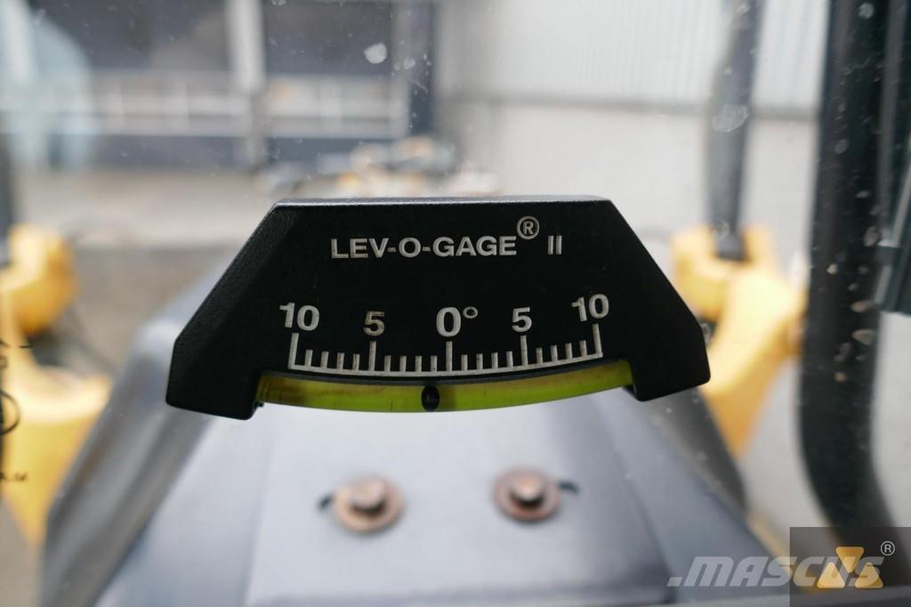 CAT 140M3 معدات تمهيد الطرق