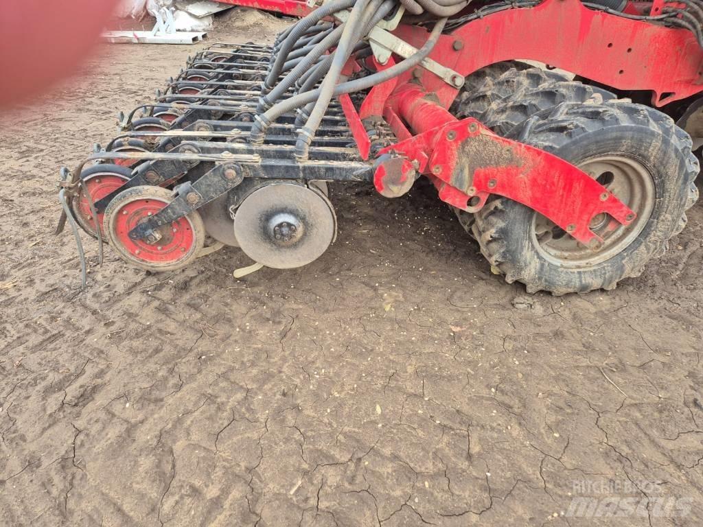 Horsch Pronto 6 DC مثاقيب مدمجة