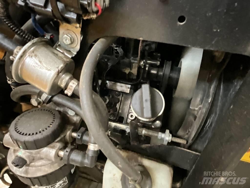 JCB 15 C-1 حفارات صغيرة أقل من 7 طن (حفارات صغيرة)