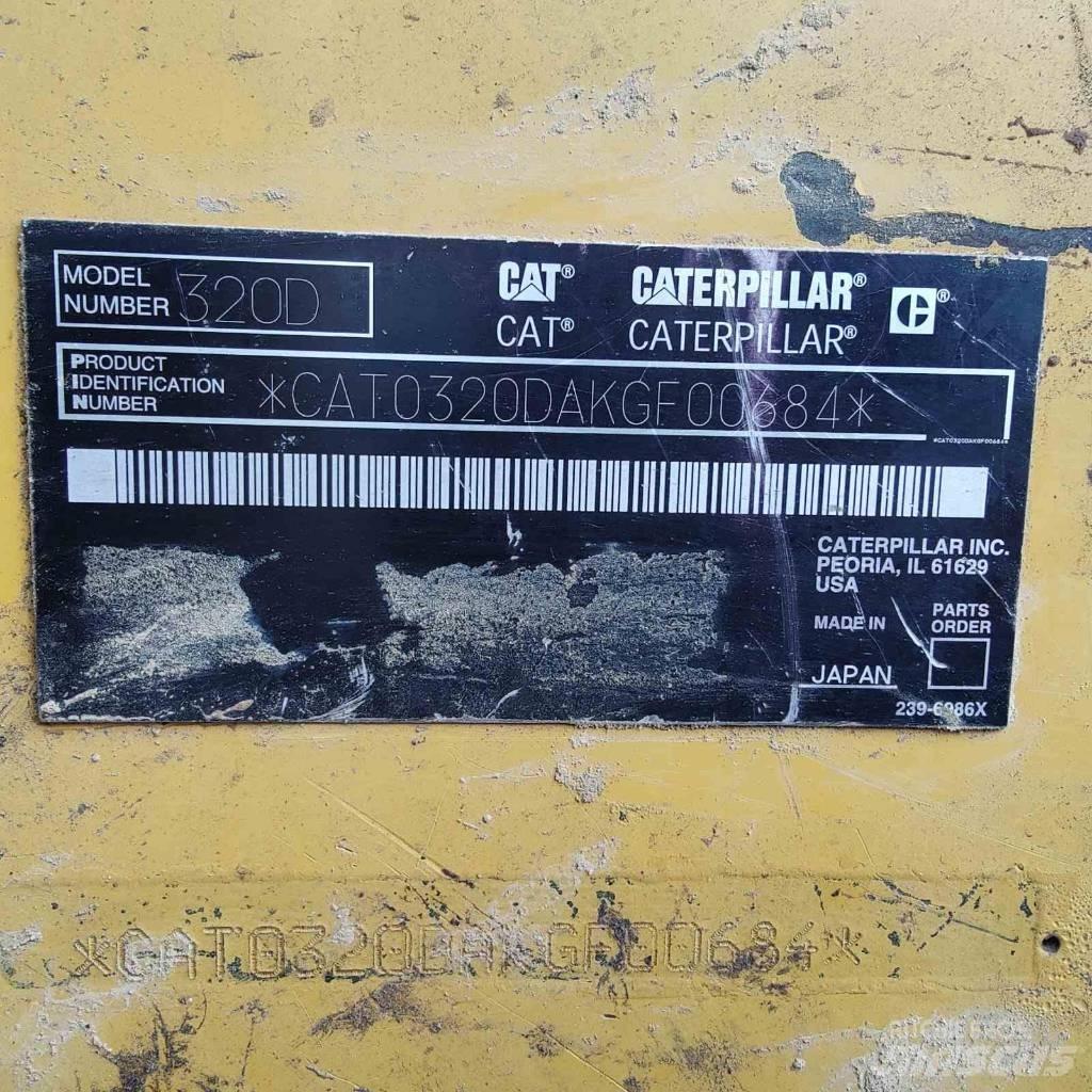 CAT 320 حفارات زحافة