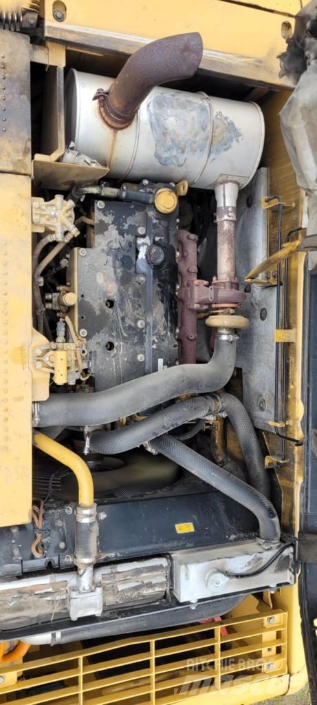 CAT 320 حفارات زحافة
