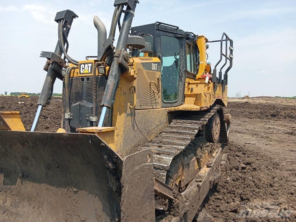 CAT D 6 T XL بلدوزرات مجنزرة