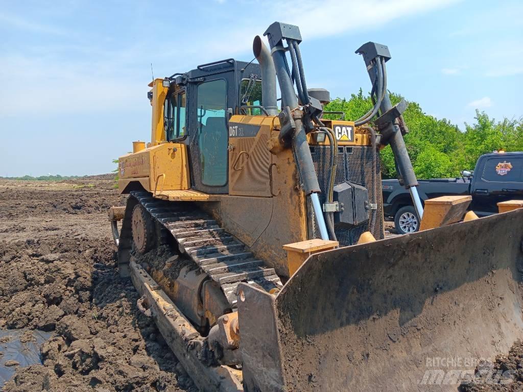 CAT D 6 T XL بلدوزرات مجنزرة