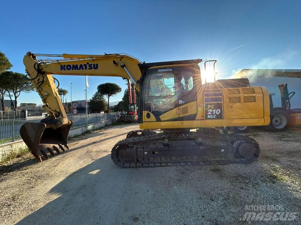 Komatsu PC210NLC-11 حفارات زحافة