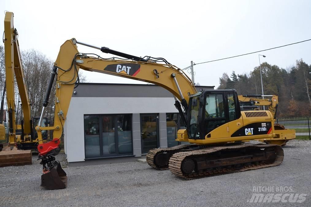 CAT 319 D L حفارات زحافة