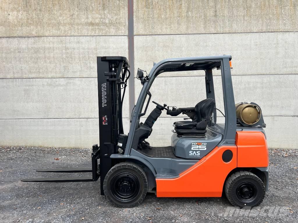 Toyota 02-8FGF25 شاحنات LPG