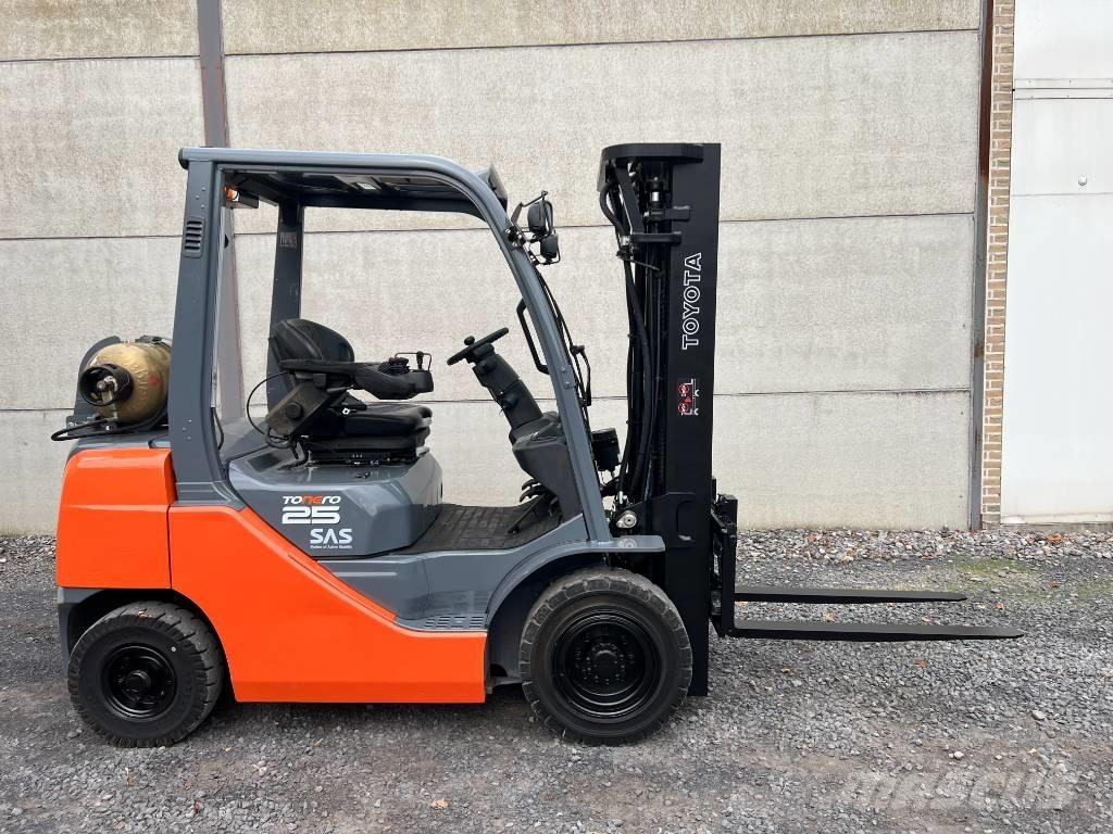 Toyota 02-8FGF25 شاحنات LPG