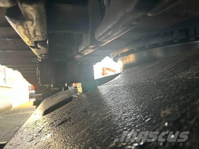 Hitachi ZX 210 LC-5B حفارات زحافة