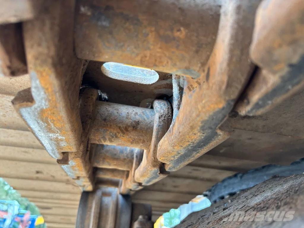 JCB 260 LC حفارات زحافة