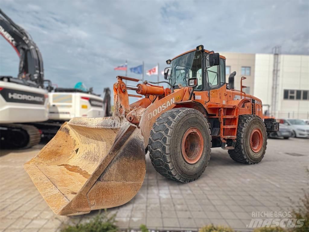 Doosan DL 300 لوادر بعجل