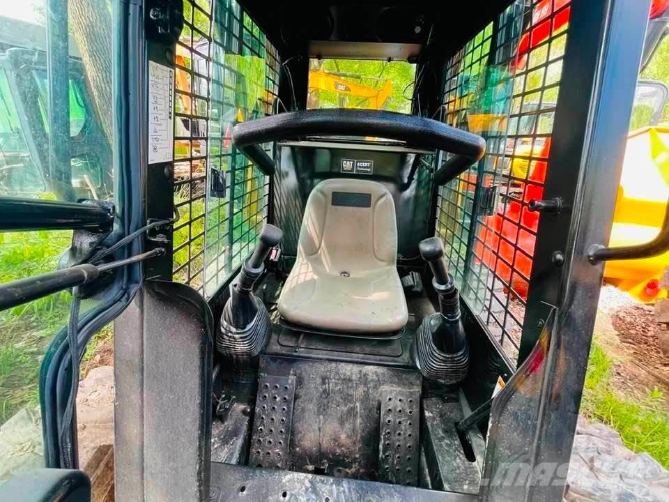 CAT 246B لوادر صغيرة