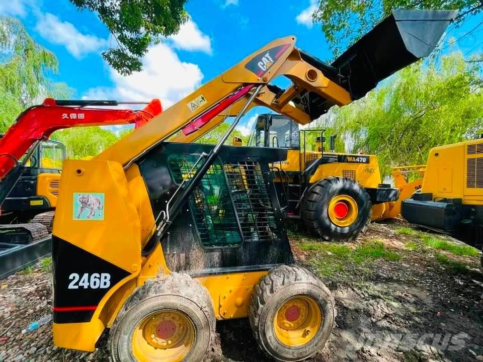 CAT 246B لوادر صغيرة