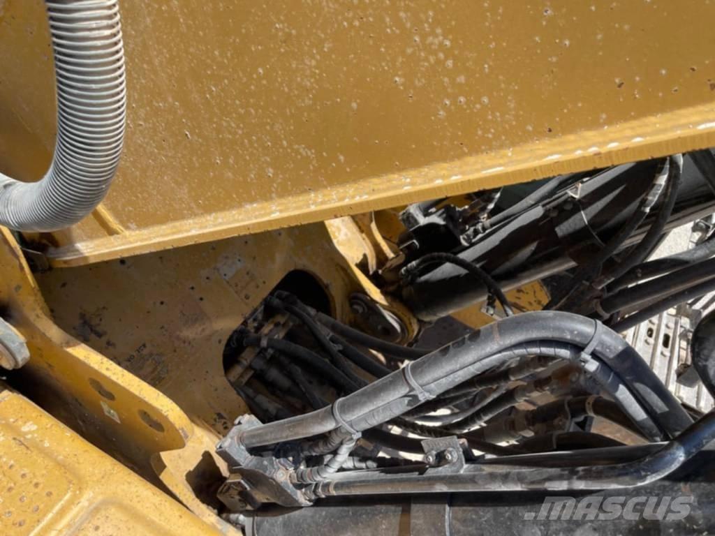 CAT 330 D LN حفارات زحافة
