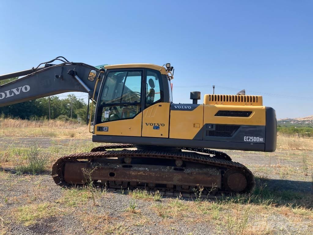 Volvo EC 250 D N L حفارات زحافة