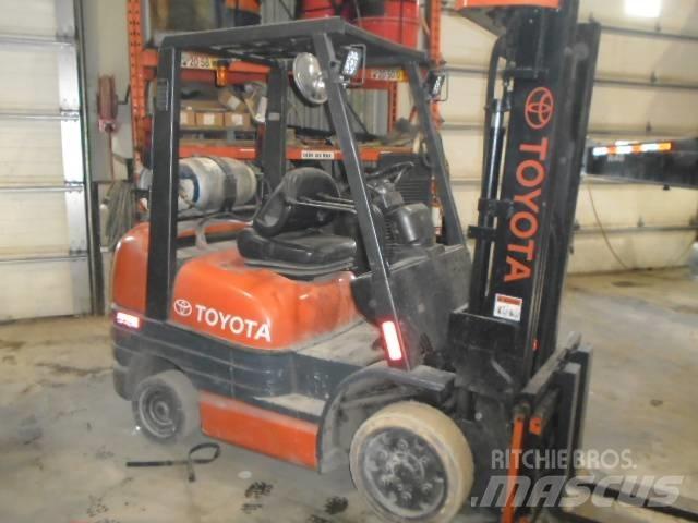 Toyota 52-6 FG U 30 شاحنات الطرق الوعرة