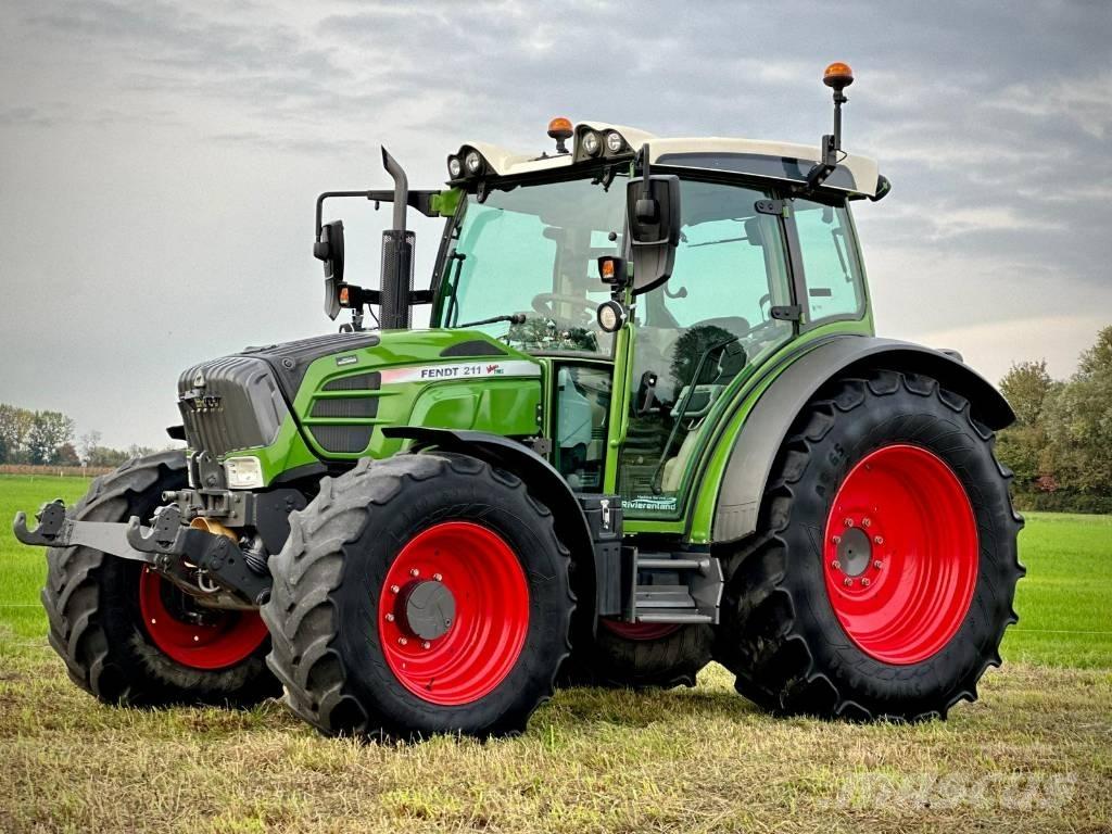 Fendt 211S Vario الجرارات