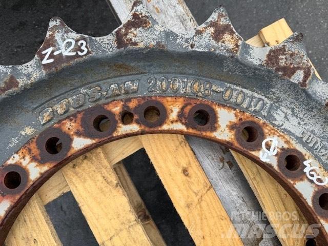 Doosan KOŁO NAPĘDOWE المسارات والسلاسل والهيكل السفلي