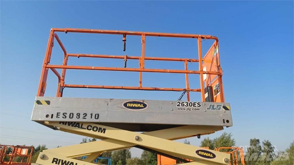 JLG 2630ES رافعات مقصية الشكل