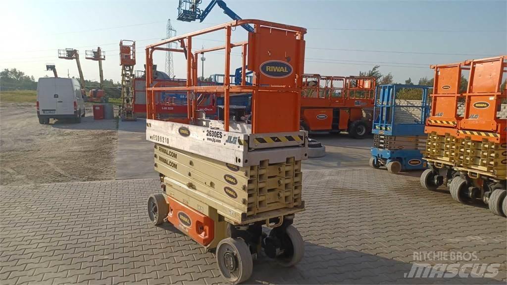 JLG 2630ES رافعات مقصية الشكل