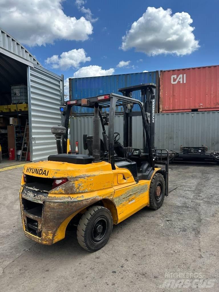 Hyundai 45 D-9 شاحنات الديزل