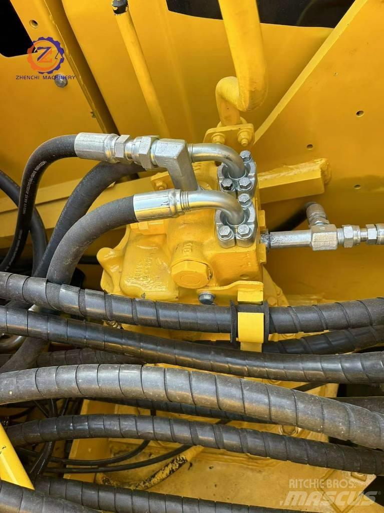 Komatsu PC 220-8/ حفارات زحافة