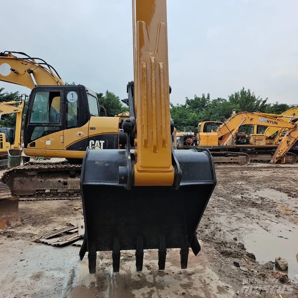 Sany SY 215 C حفارات زحافة